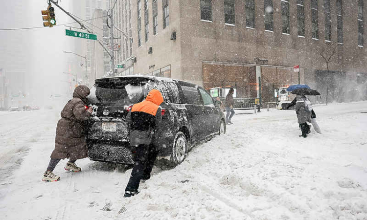 Storm leaves 1 million  people without power,